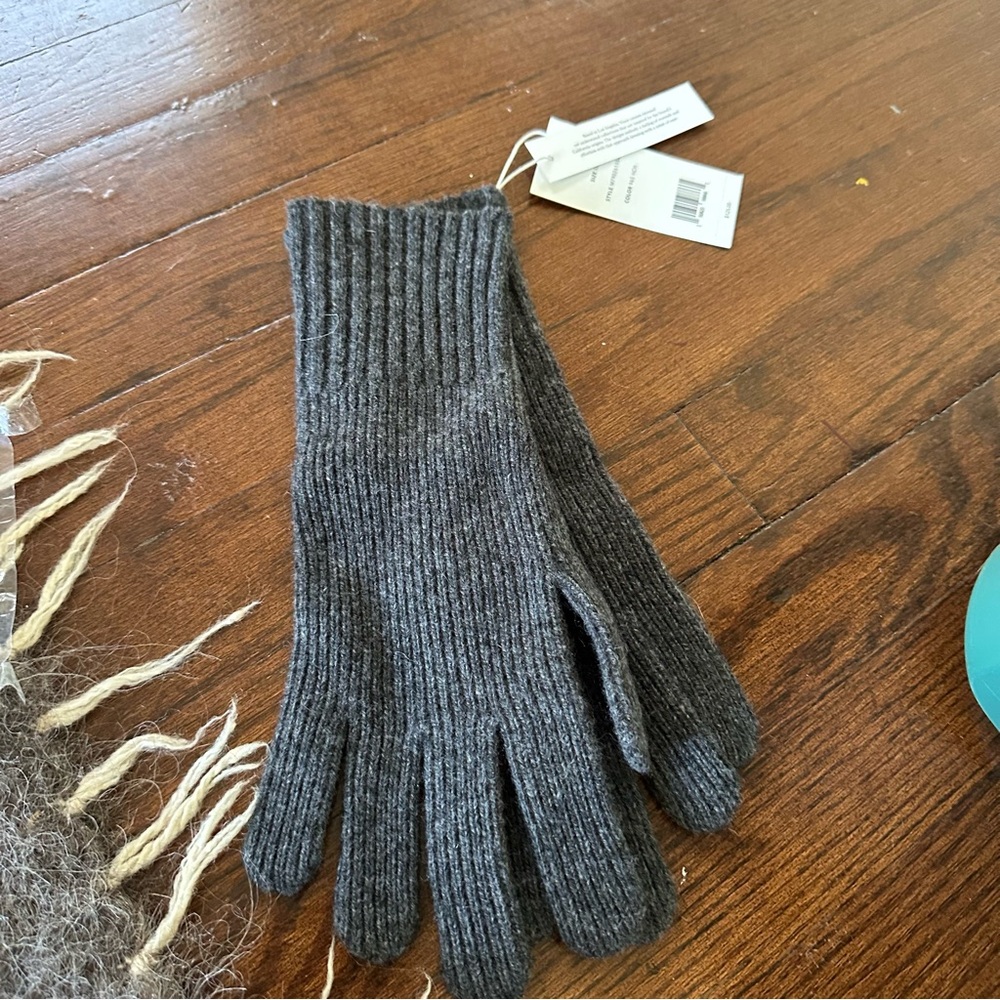 Gray Knit Men's Gloves wool and cashmere vince new